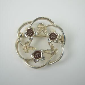Vintage Sarah Coventry Pin Brooch Gold Tone Flower Wreath Leaves Open Work 1.5"